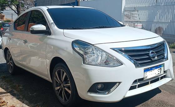 NISSAN VERSA 1.6 16V FLEXSTART V-DRIVE PREMIUM XTRONIC NISSAN VERSA 1.6 16V FLEXSTART V-DRIVE PREMIUM XTRONIC